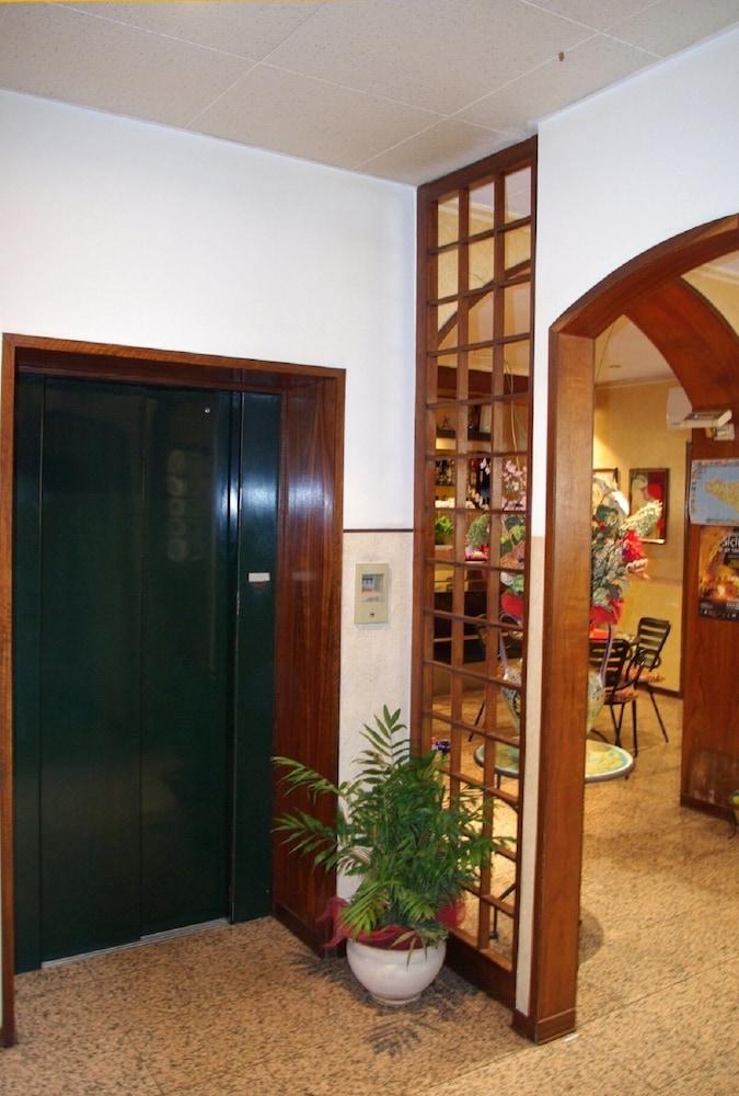 Hotel Natalina 2*