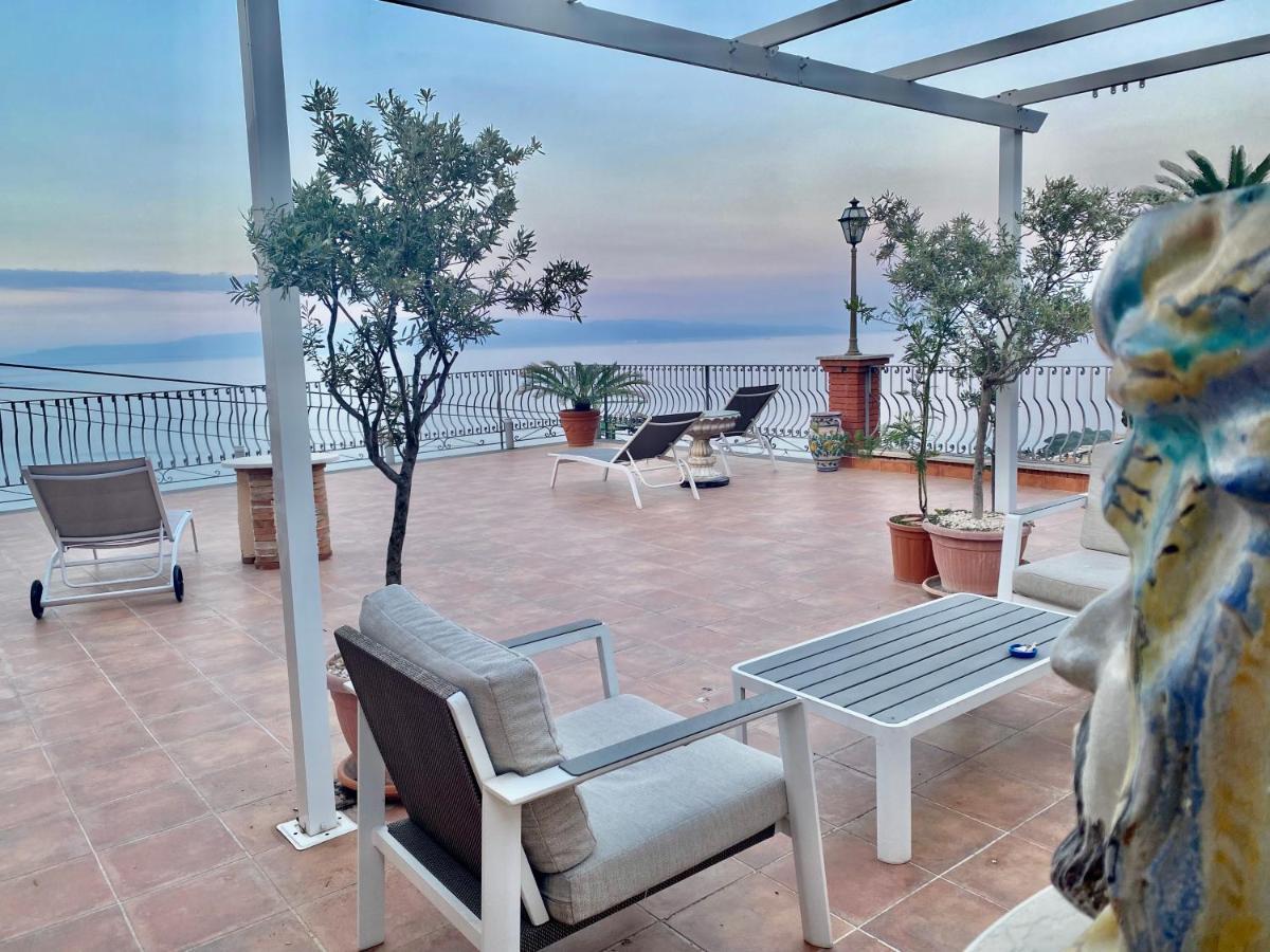 Athena Aparthotel 2*