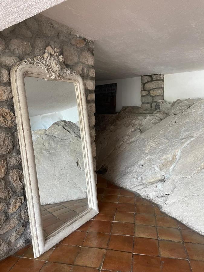 La Casa Nella Roccia Ferienhaus *