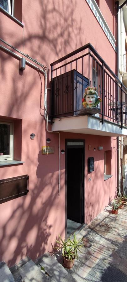 Akropolis Bed & Breakfast *