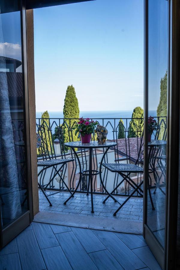 Tyche & Taormina
