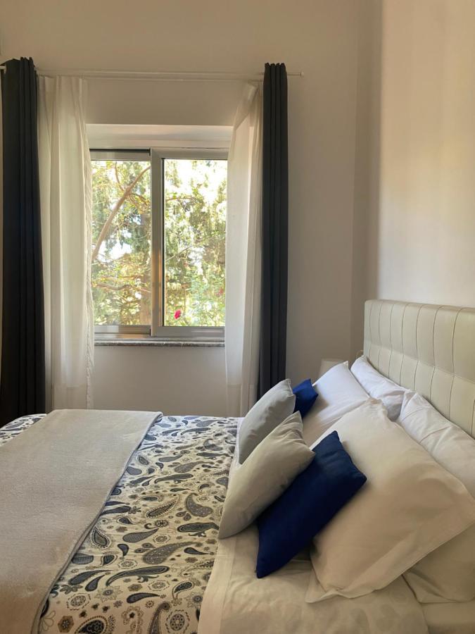 Modern In Center Apartment