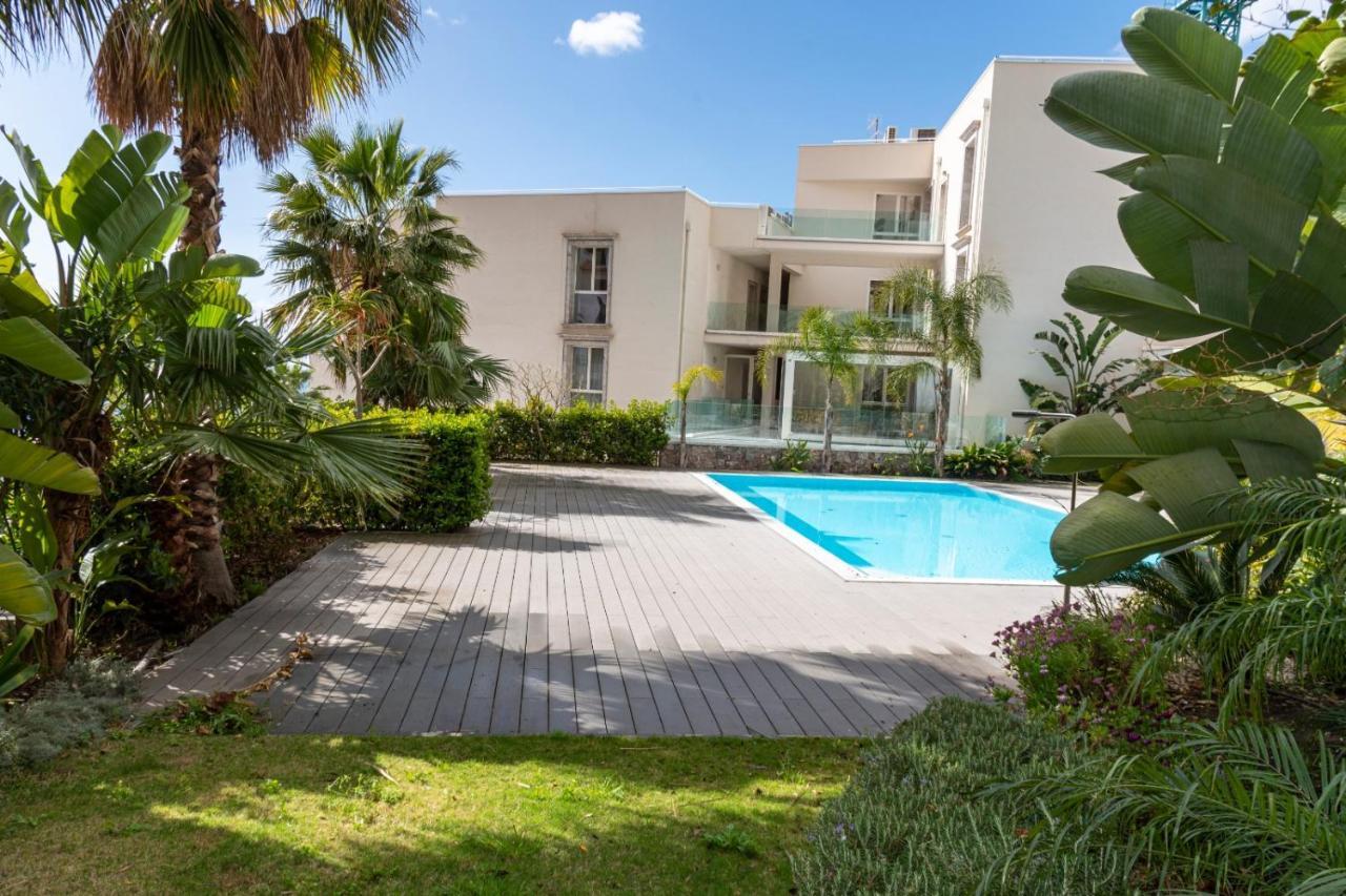 Minerva Luxury Town Center , Pool And Parking Apartment