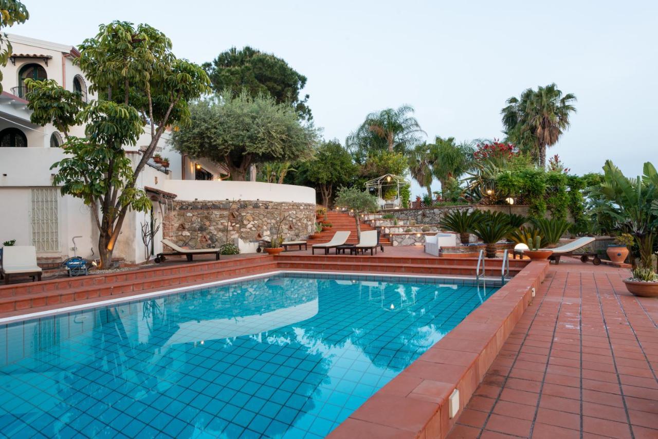 Villa With Pool & Jacuzzi *