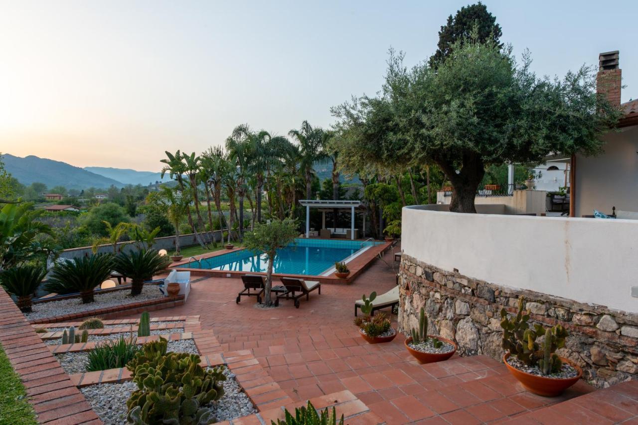 Villa With Pool & Jacuzzi *