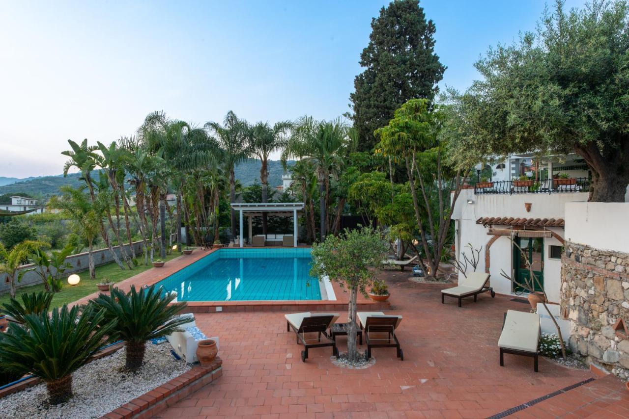 With Pool & Jacuzzi *