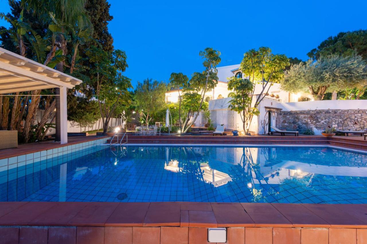 Villa With Pool & Jacuzzi *