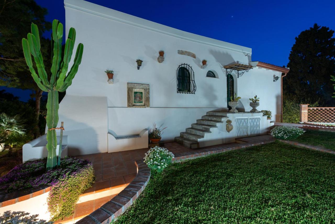 Villa With Pool & Jacuzzi