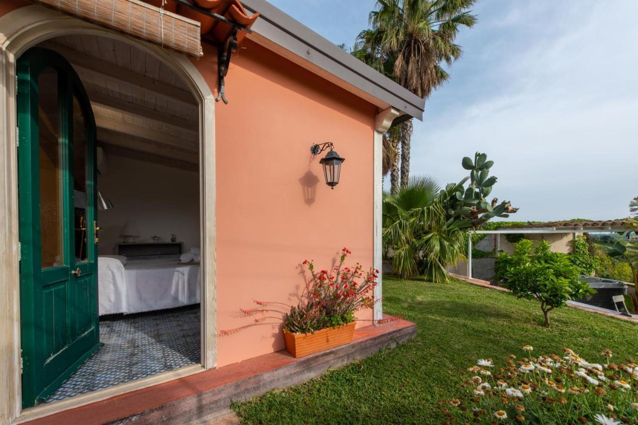 With Pool & Jacuzzi Villa Taormina