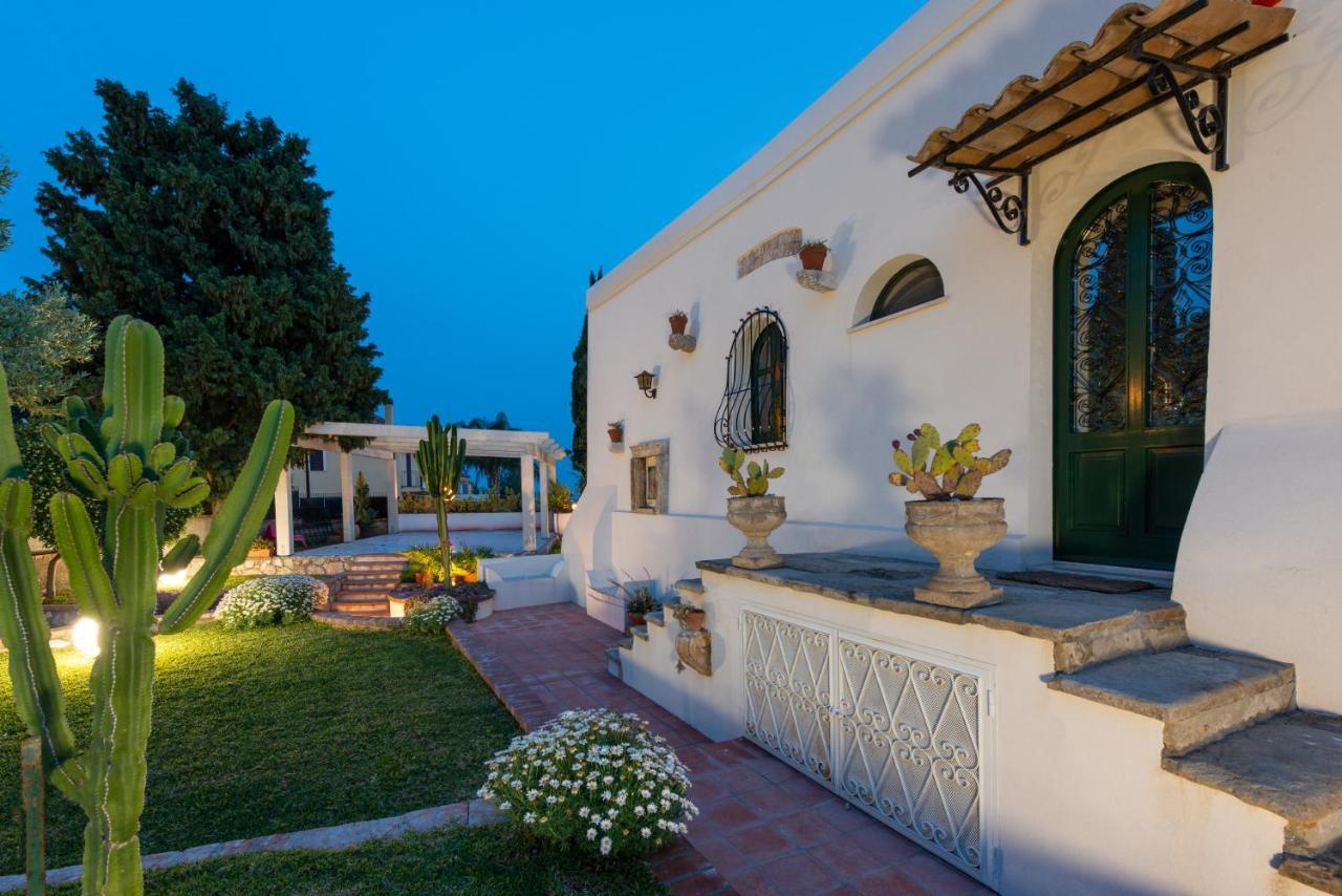Villa With Pool & Jacuzzi *