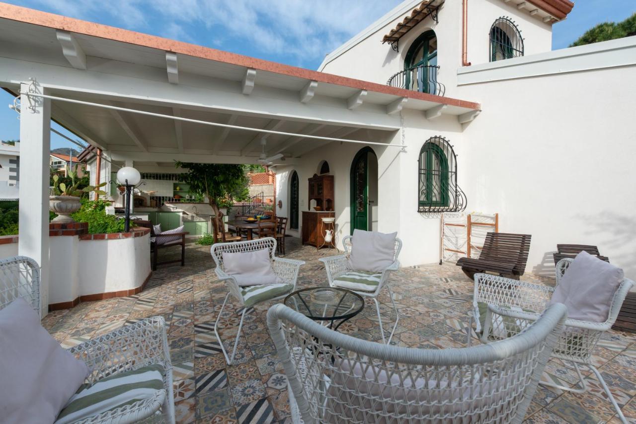 Villa With Pool & Jacuzzi *