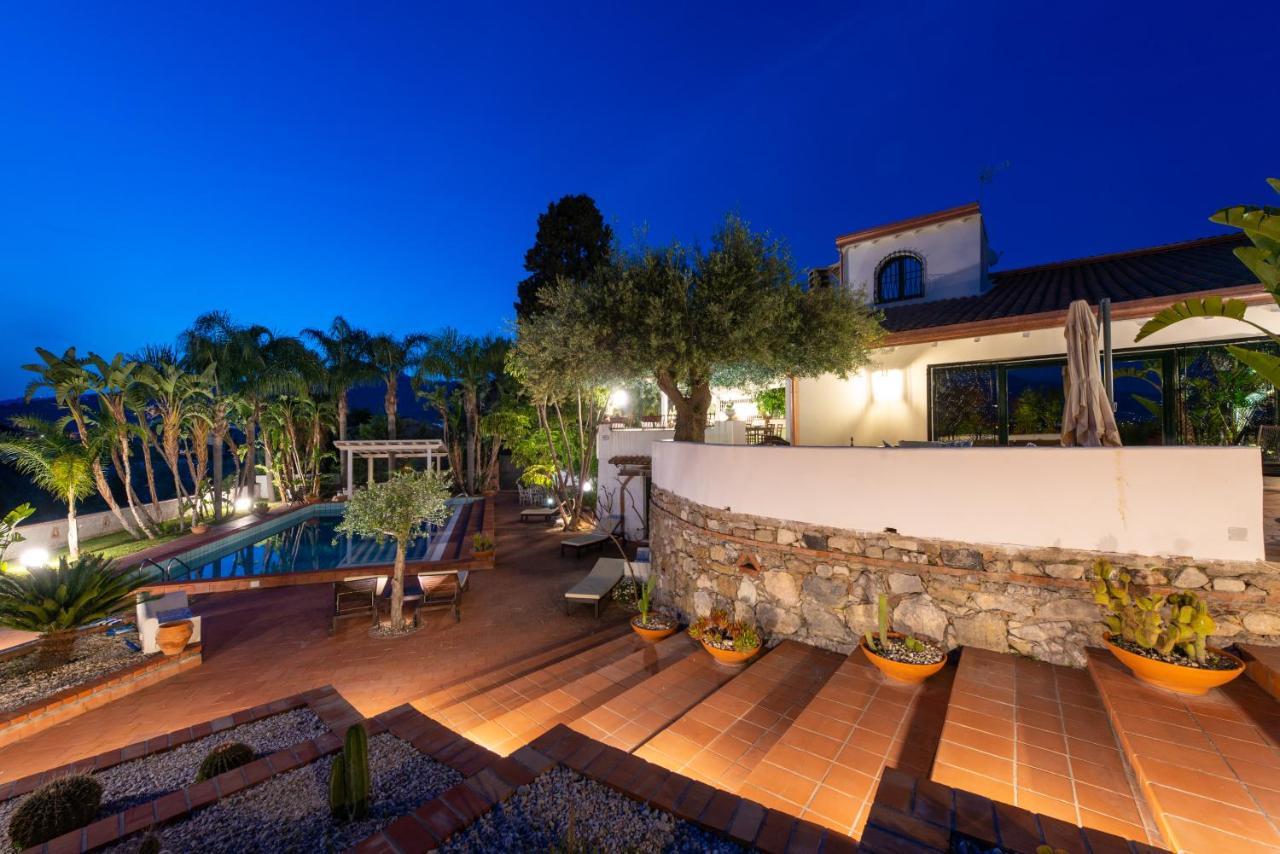 With Pool & Jacuzzi Villa Taormina