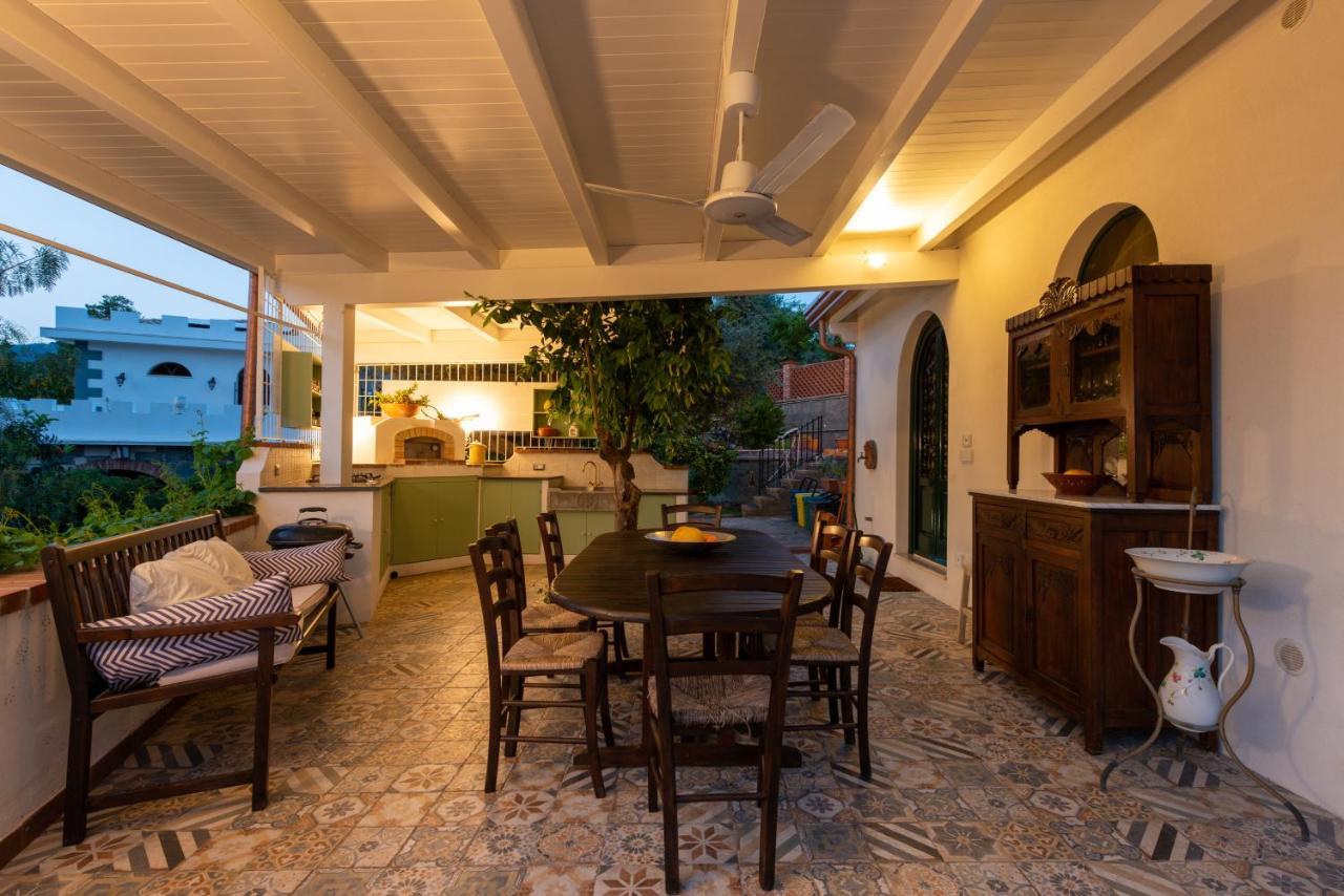 With Pool & Jacuzzi Villa Taormina