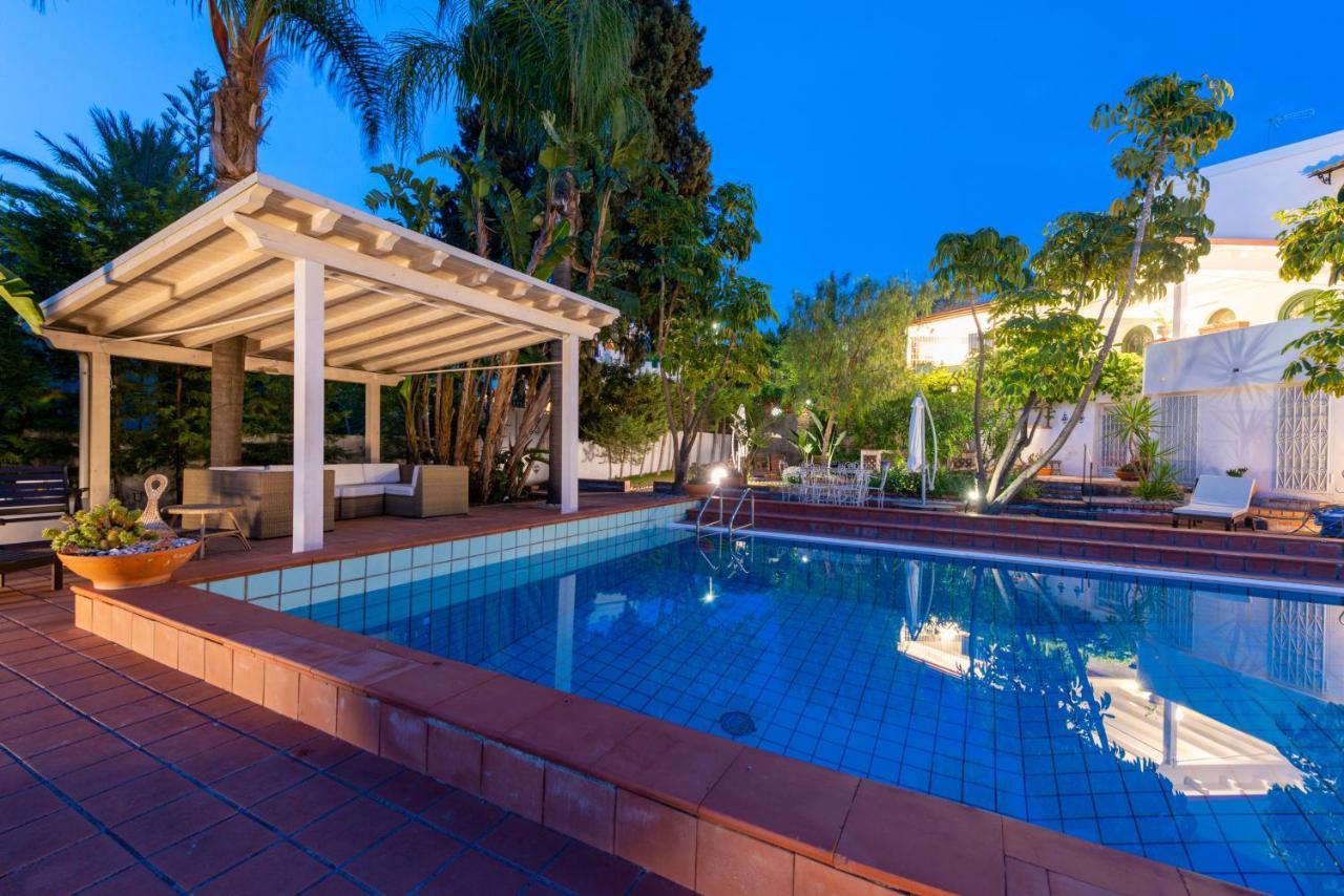 With Pool & Jacuzzi *