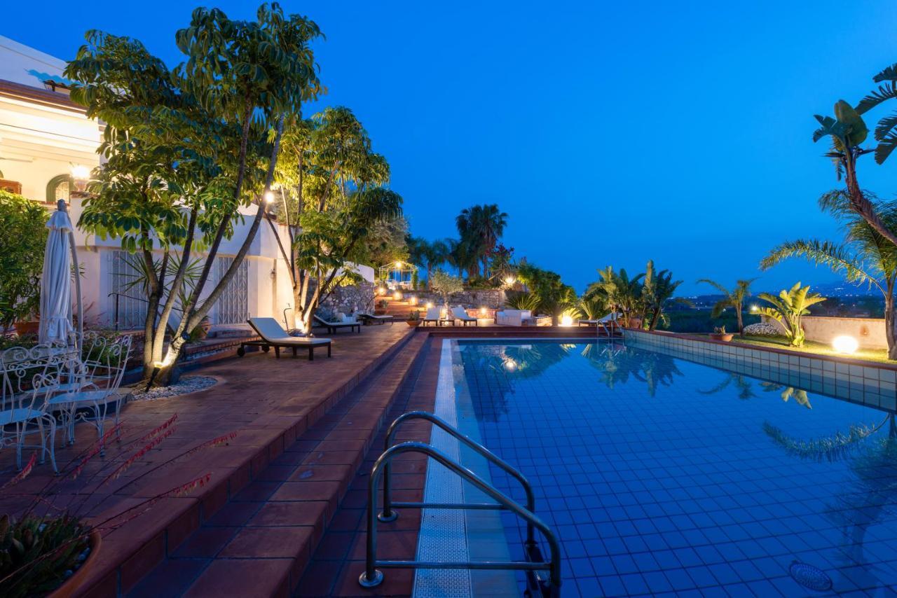With Pool & Jacuzzi Villa Taormina