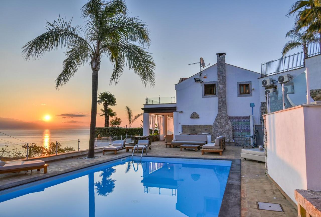 Luxury Taorum With Spectacular Sea Views In