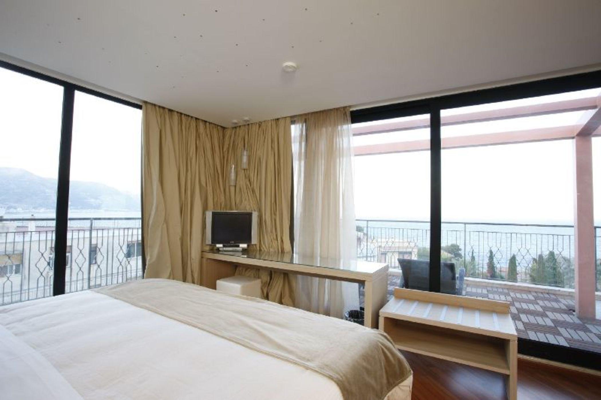Esperia Hotel 4*