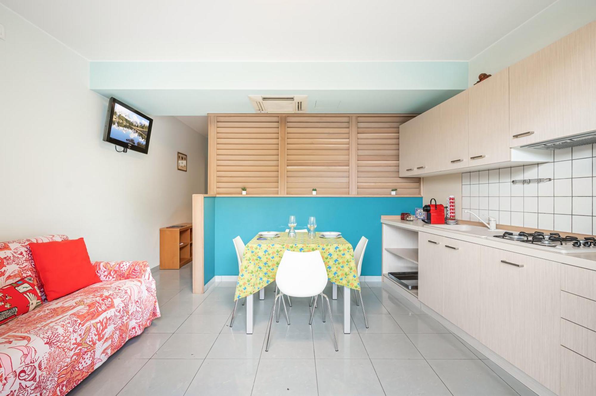 Cozy X4 - 300 M Far From Isola Bella