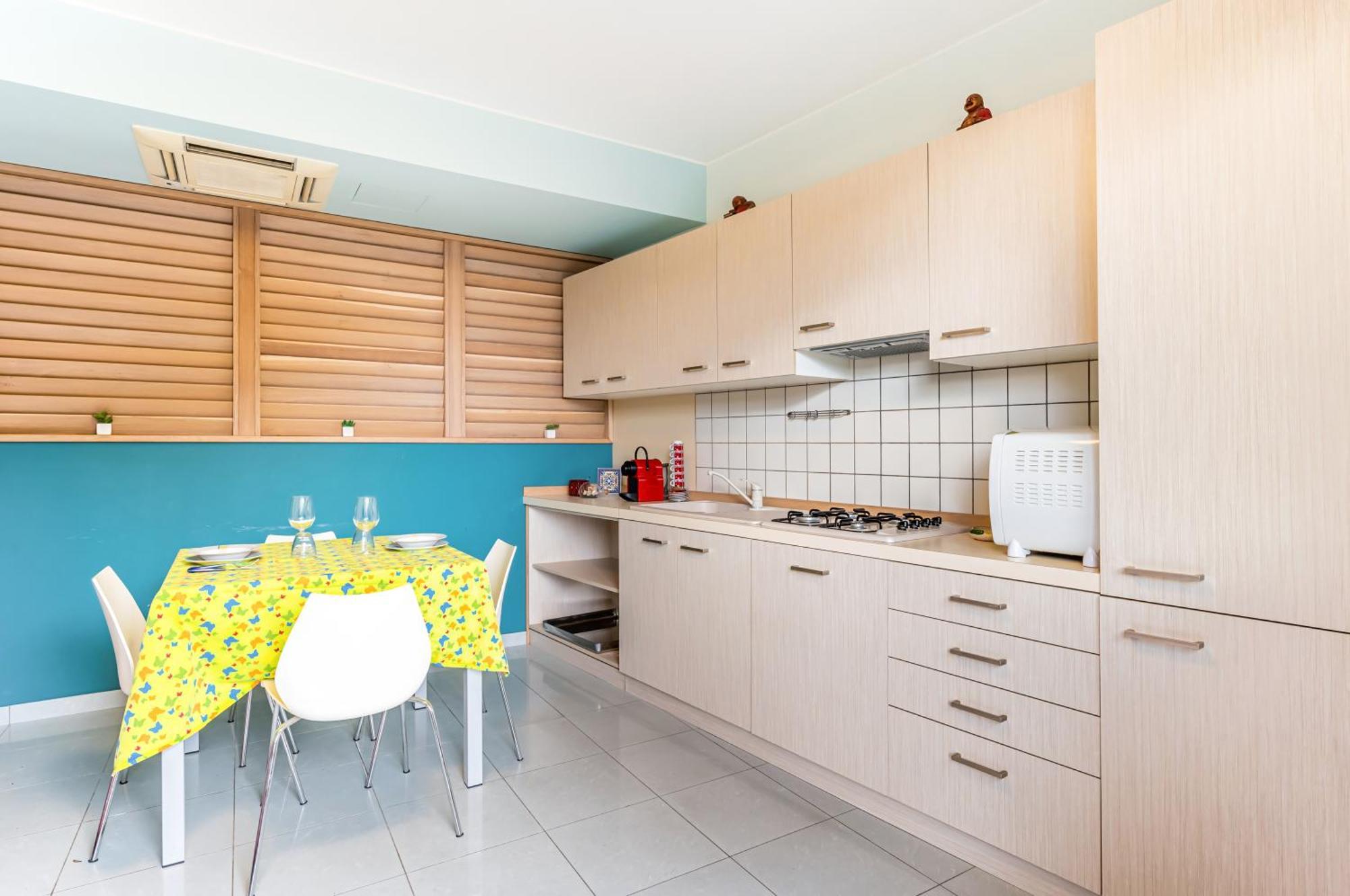 Cozy X4 - 300 M Far From Isola Bella