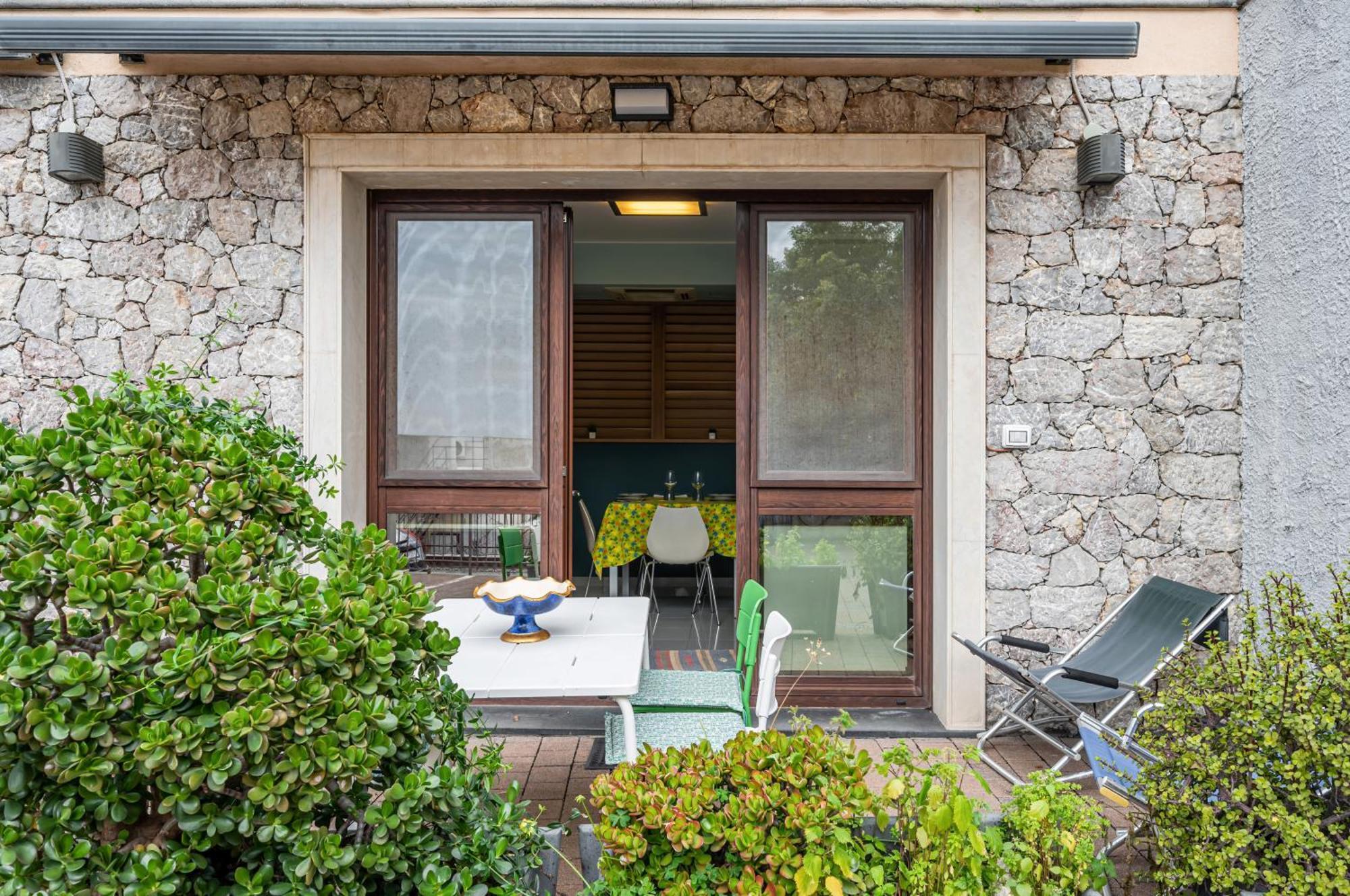 Apartment Cozy X4 - 300 M Far From Isola Bella