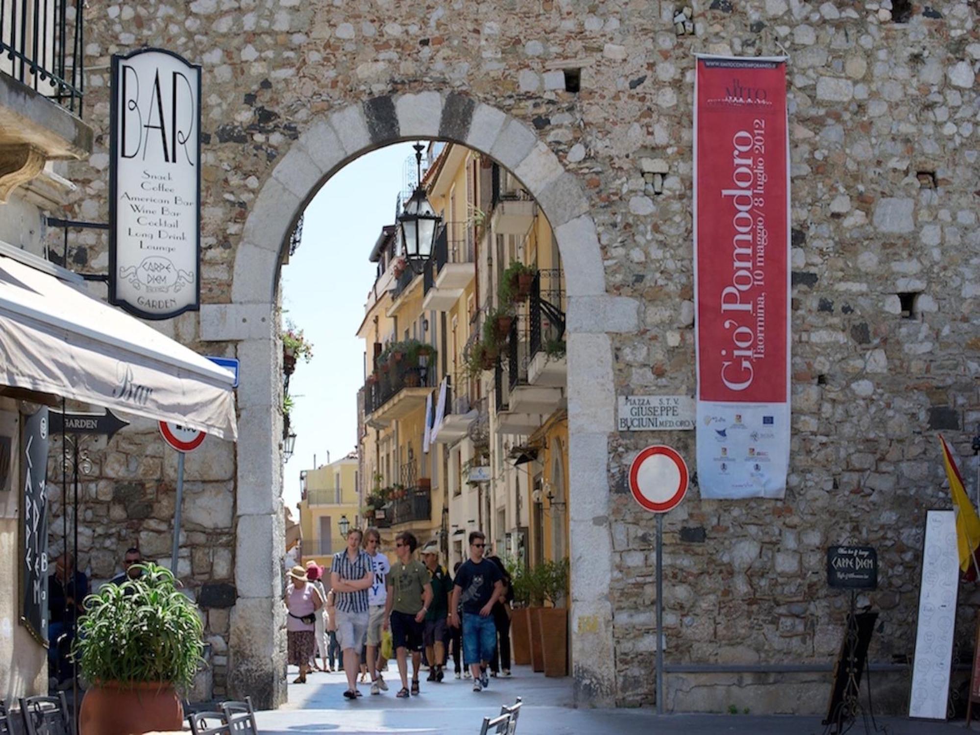 Le Pigne House With Terrace In Centre Taormina