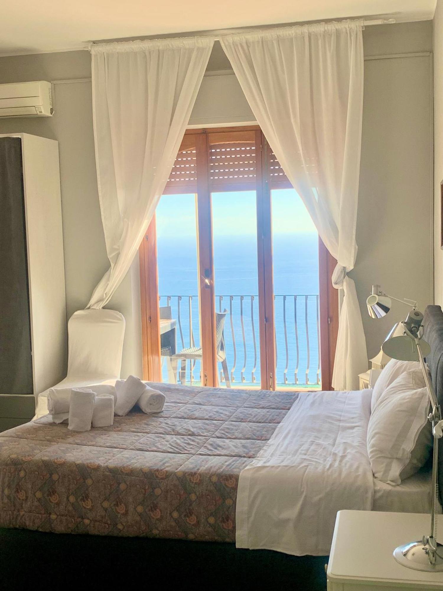 Spacious In With Sea View And Balconies Taormina