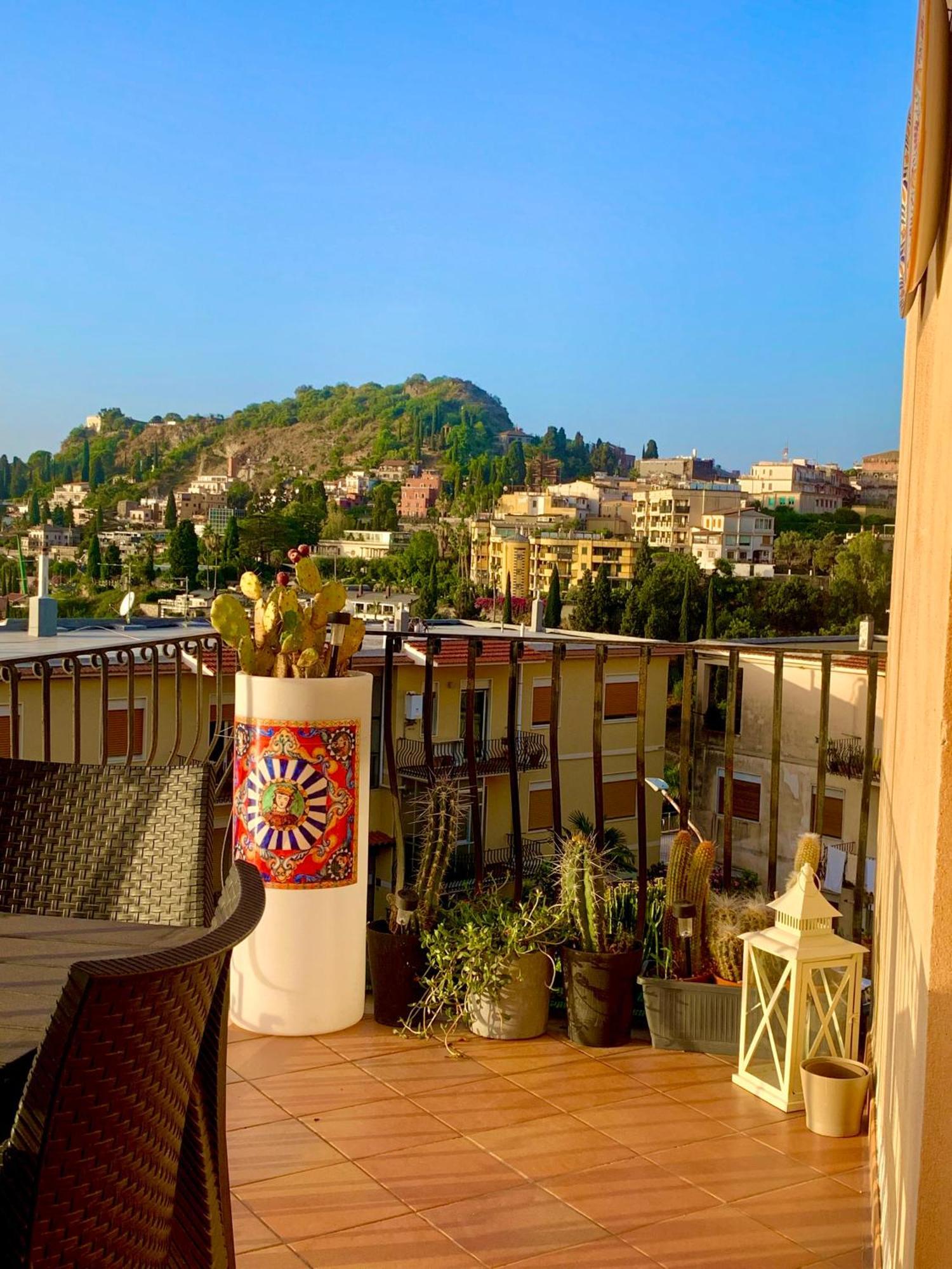 Spacious In With Sea View And Balconies Apartment Taormina