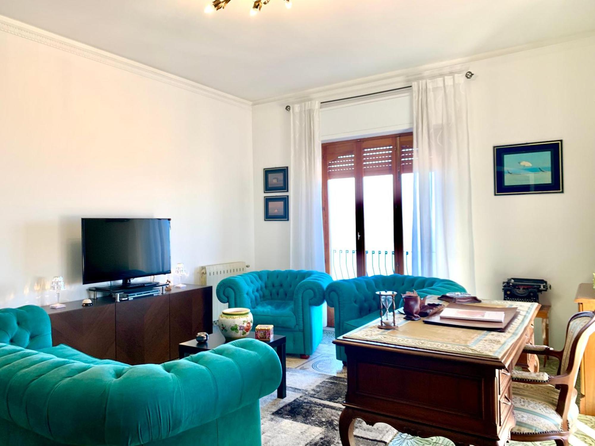 Spacious In With Sea View And Balconies Apartment *