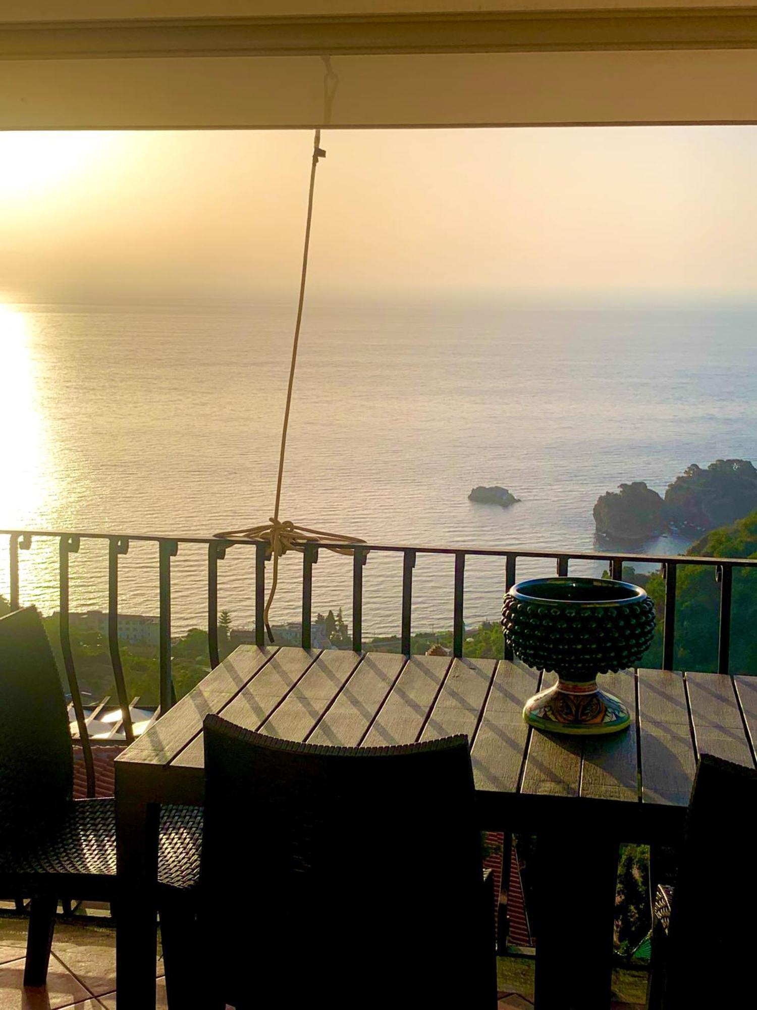 Spacious In With Sea View And Balconies Taormina