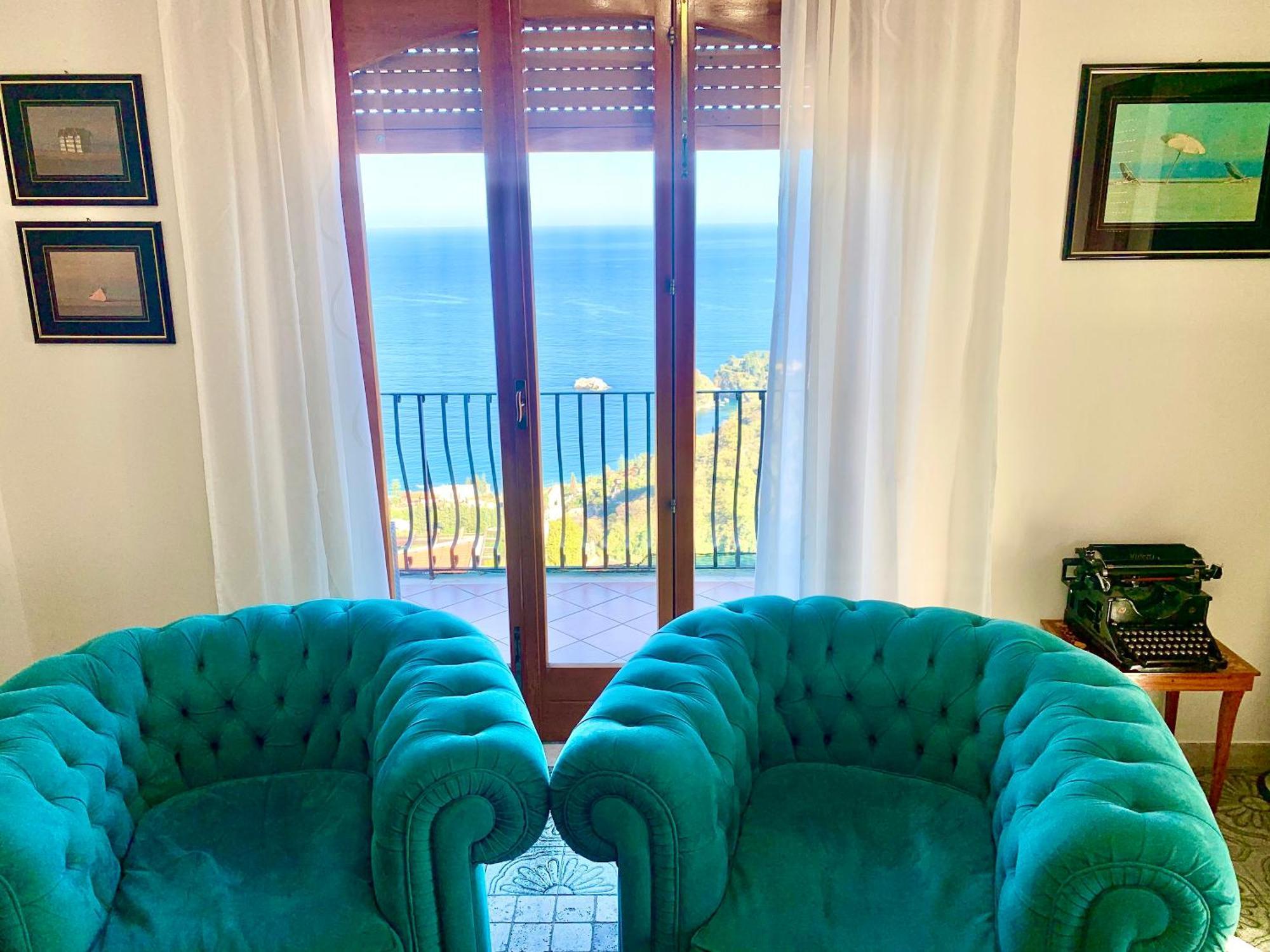 Apartment Spacious In With Sea View And Balconies *