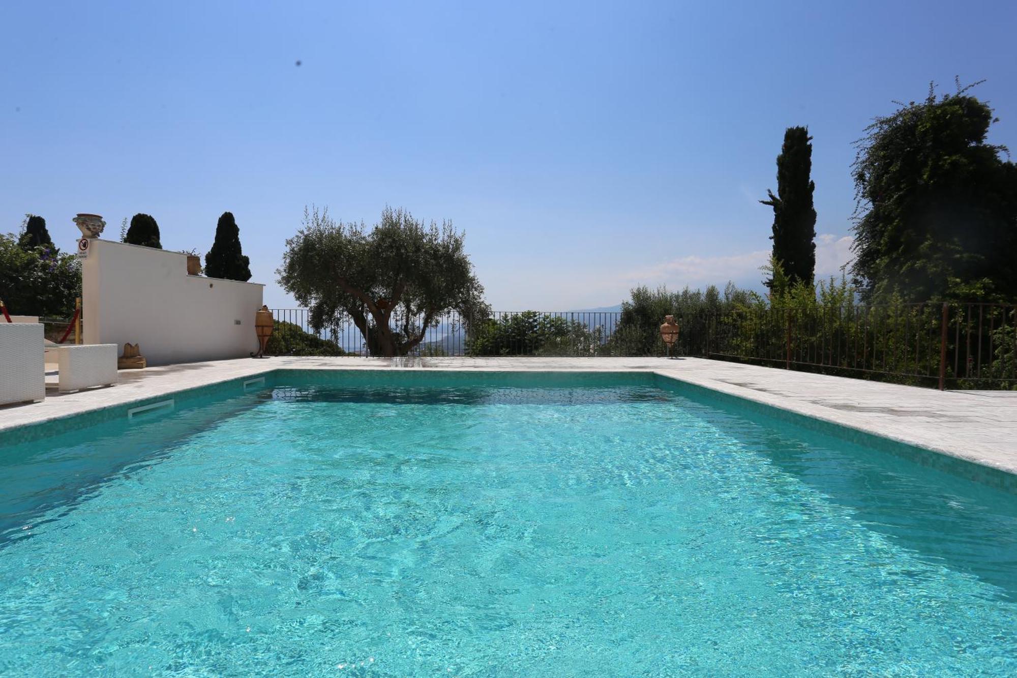Casa Cuseni, Residenza D'artista, Museo E Giardino Storico