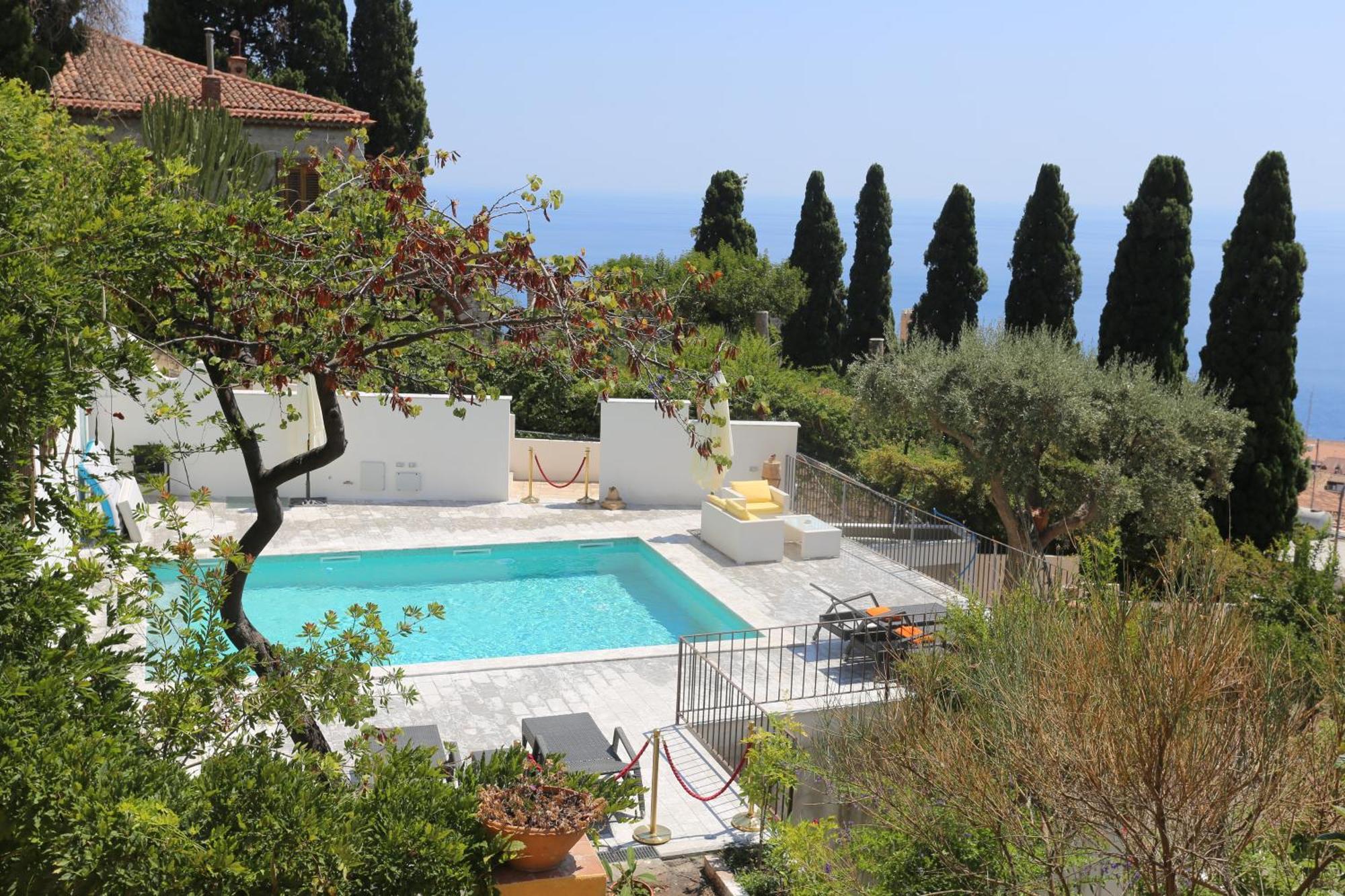Bed & Breakfast Casa Cuseni, Residenza D'artista, Museo E Giardino Storico