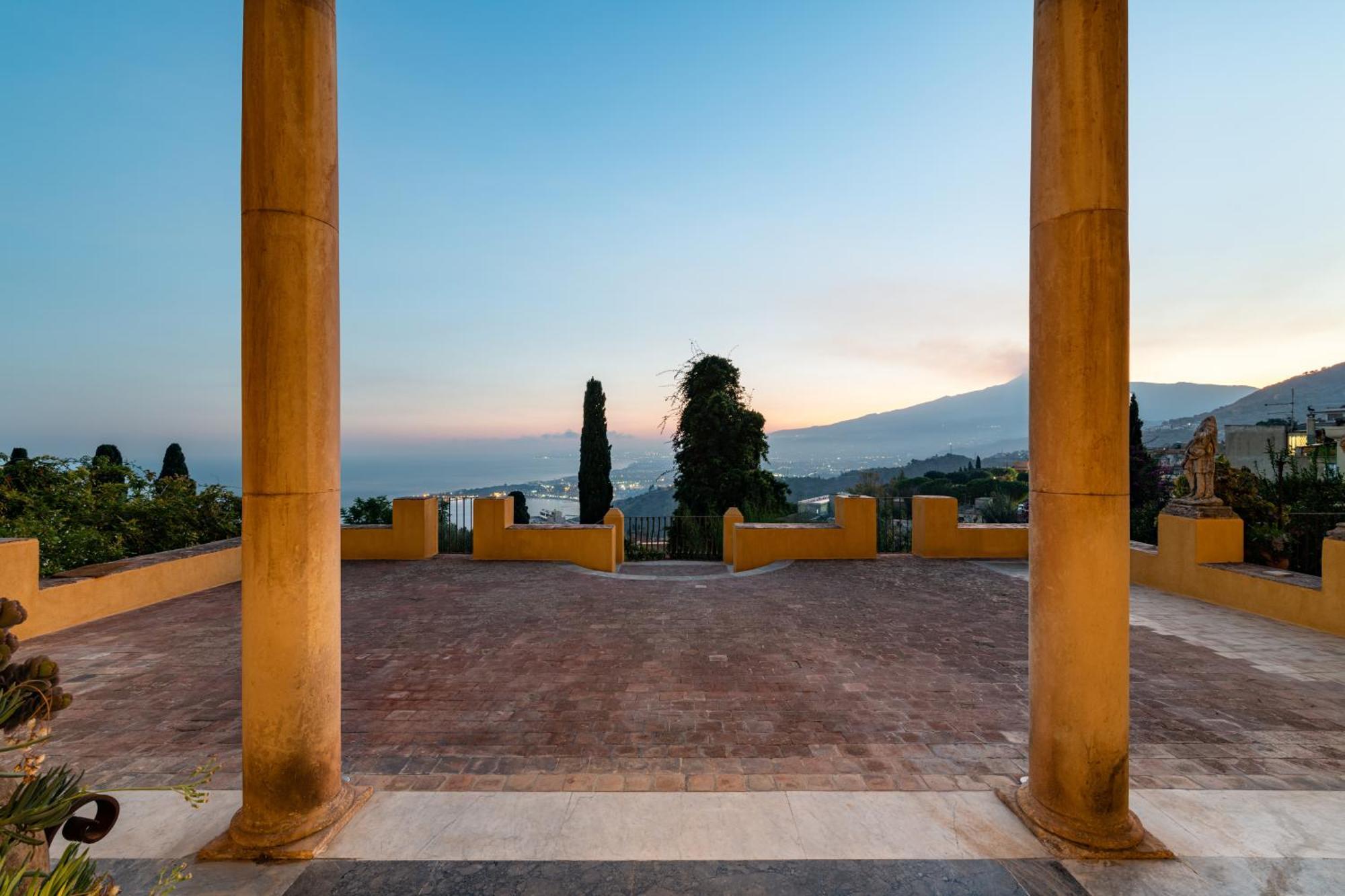 Casa Cuseni, Residenza D'artista, Museo E Giardino Storico Bed & Breakfast