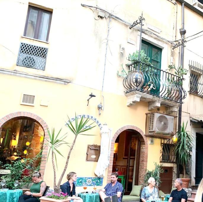 A Due Passi Dal Teatro * Taormina