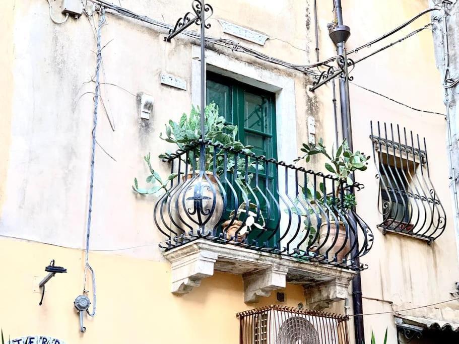 A Due Passi Dal Teatro