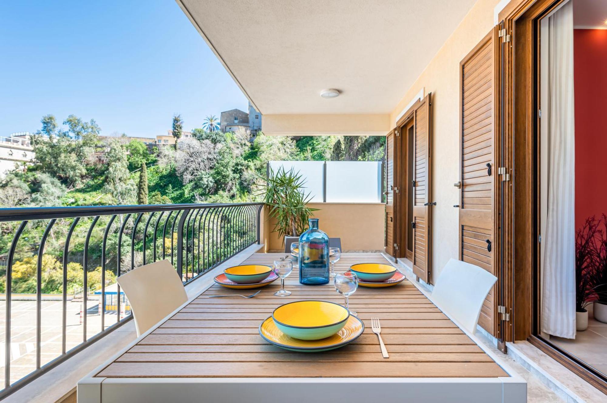 Lovely Sea View - Swimming Pool Apartment