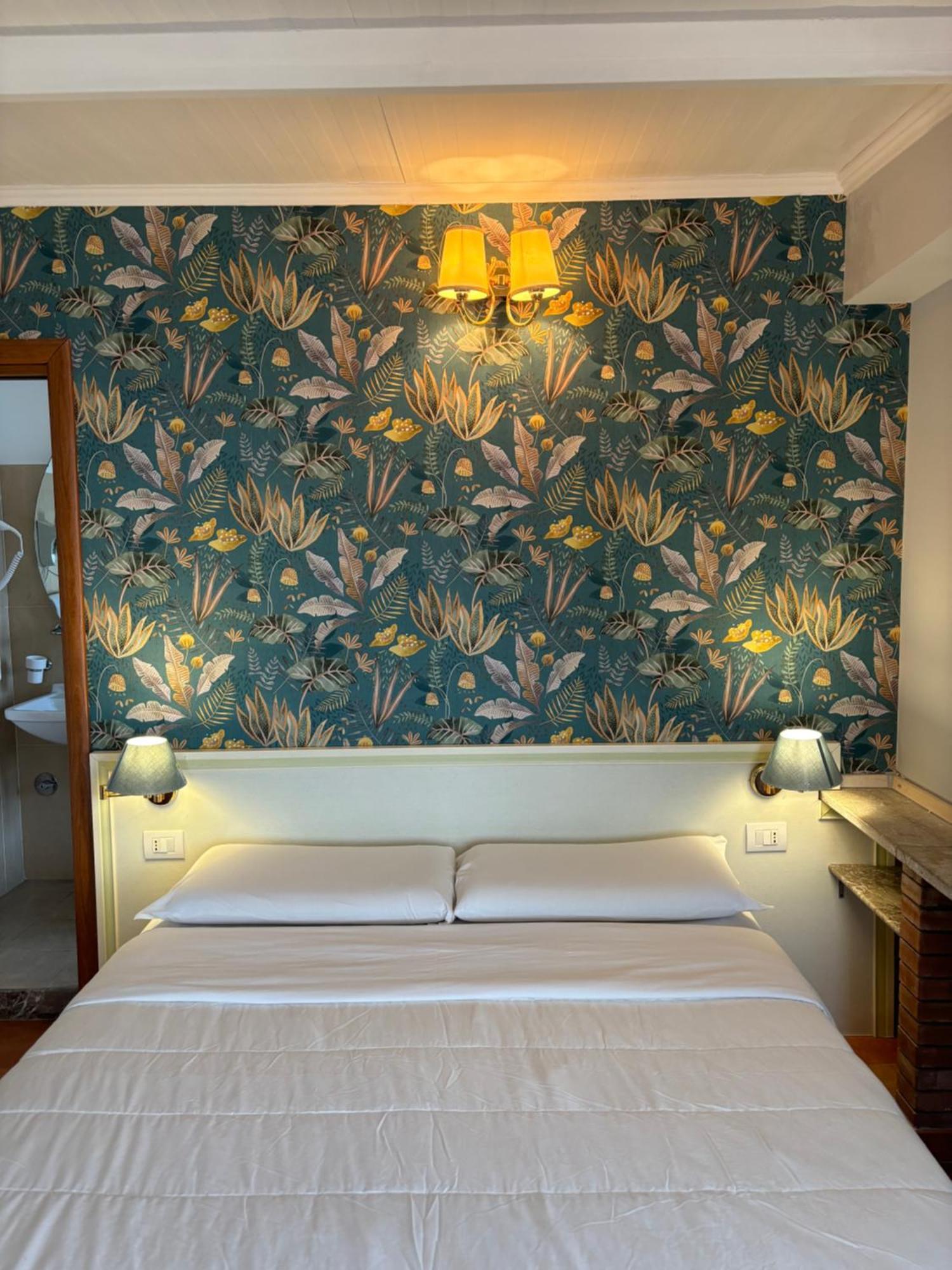 Athena Aparthotel 2*