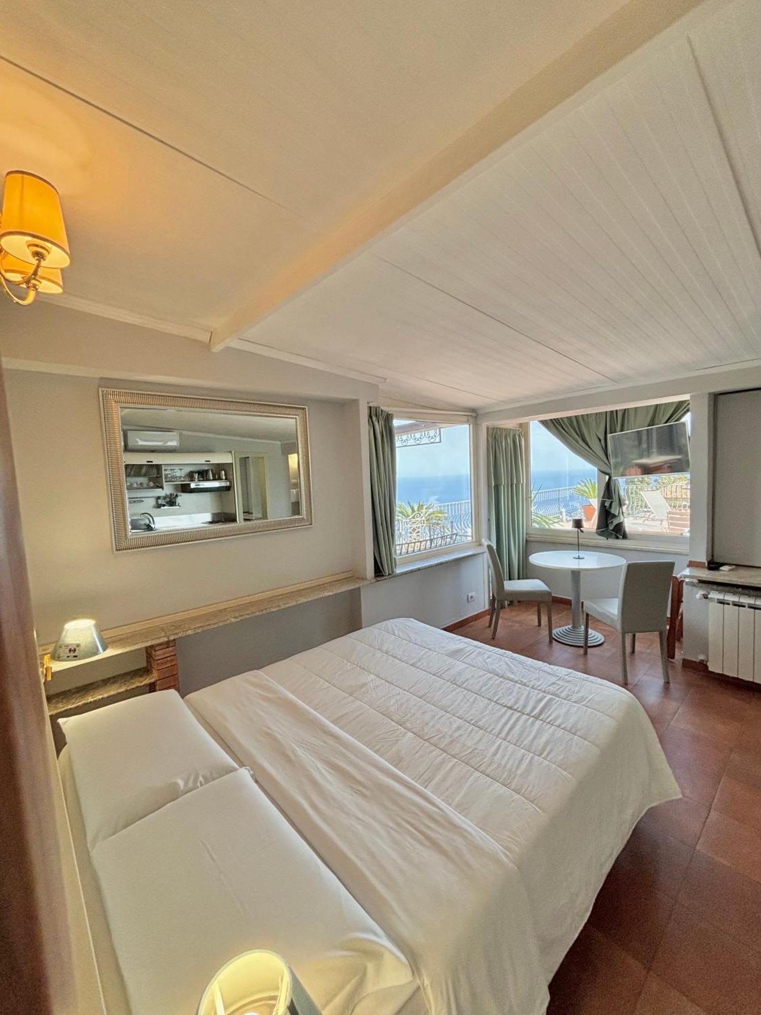 Aparthotel Athena