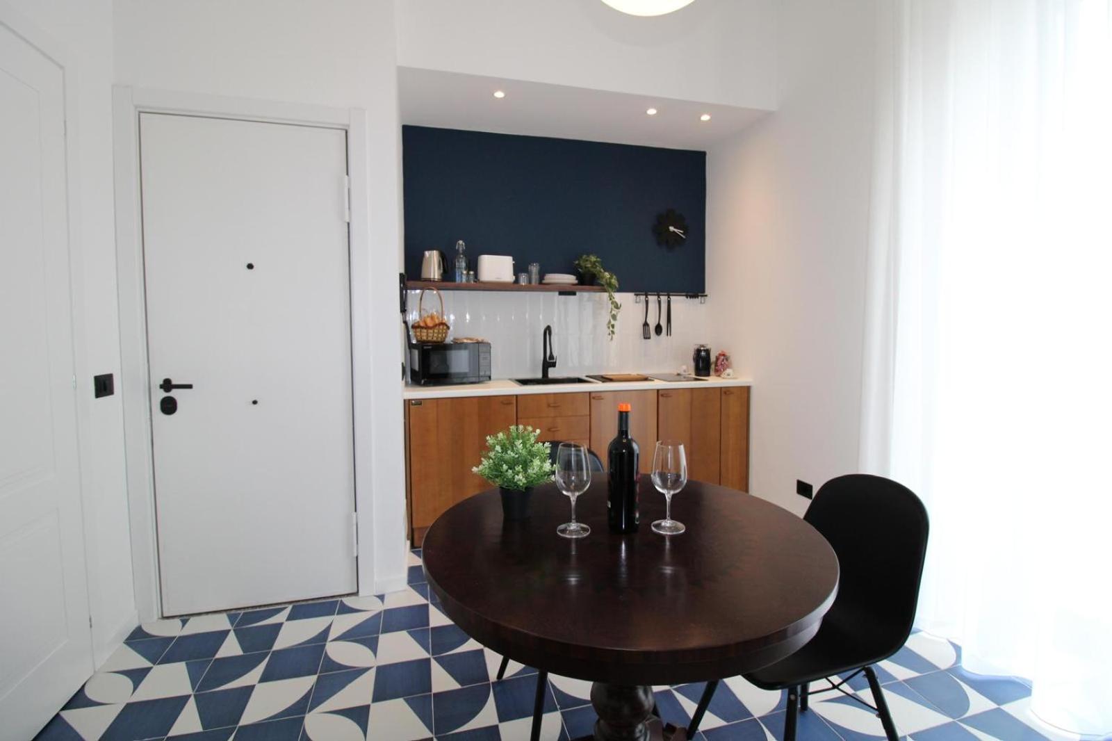 C'est La Vie Apartment