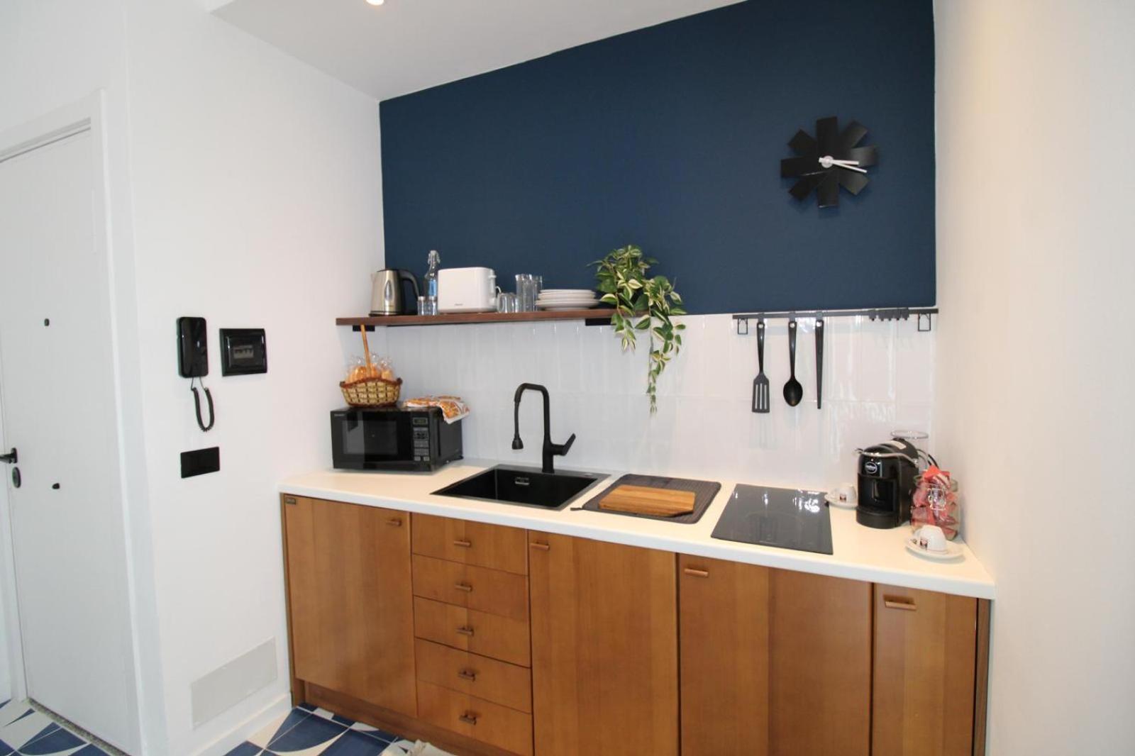 C'est La Vie Apartment