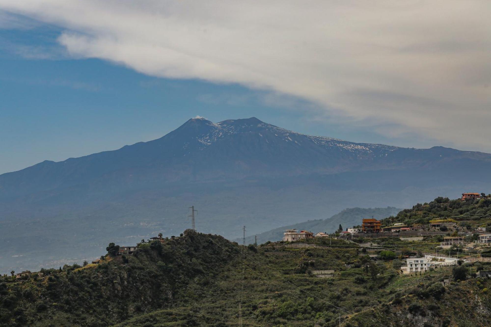 Center, Completely Renovated, Historical Apartamento Taormina