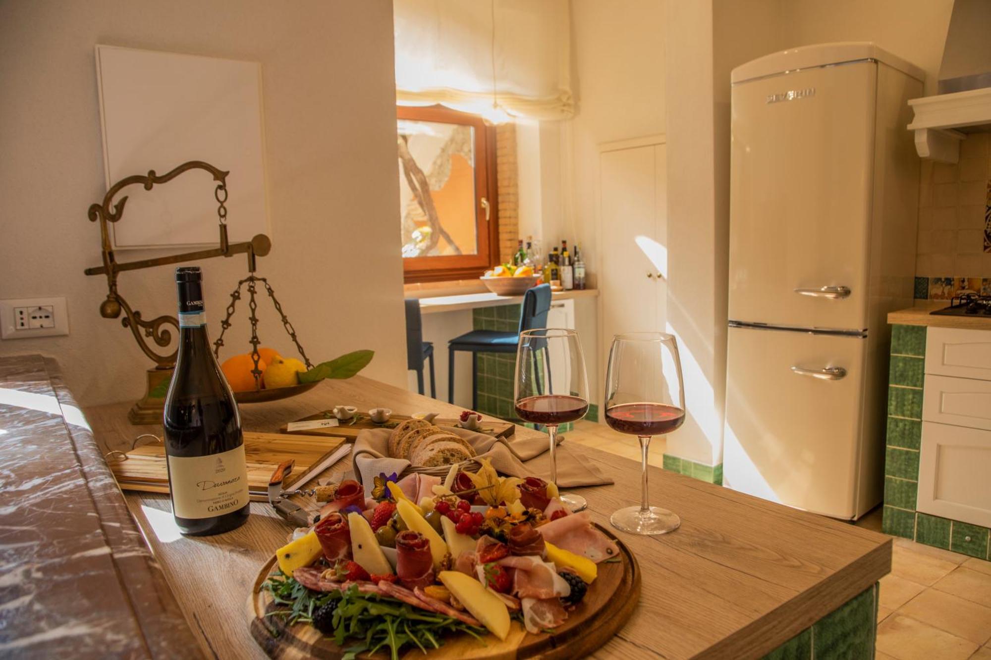 Center, Completely Renovated, Historical Apartamento Taormina