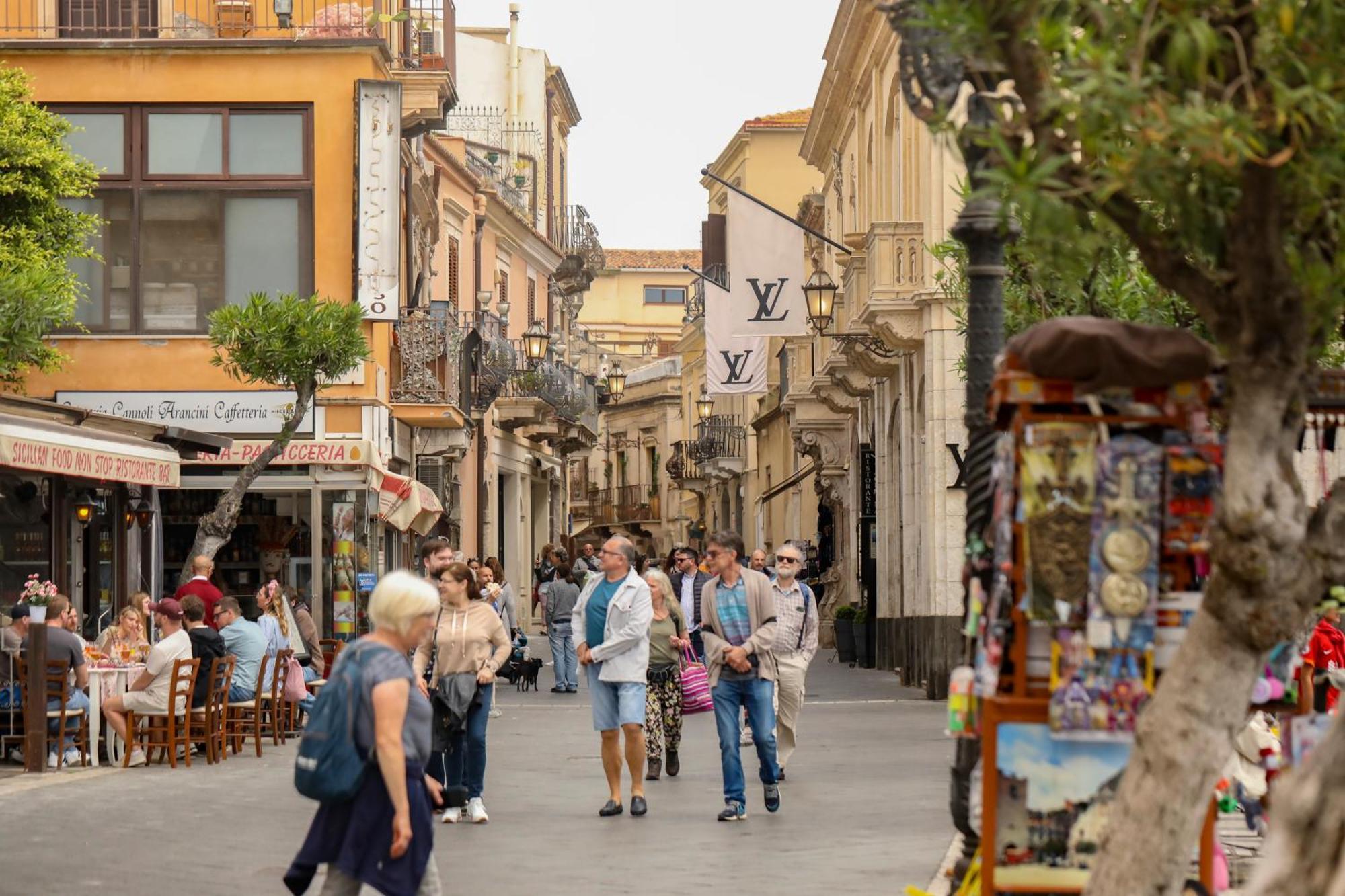 Center, Completely Renovated, Historical Apartamento Taormina