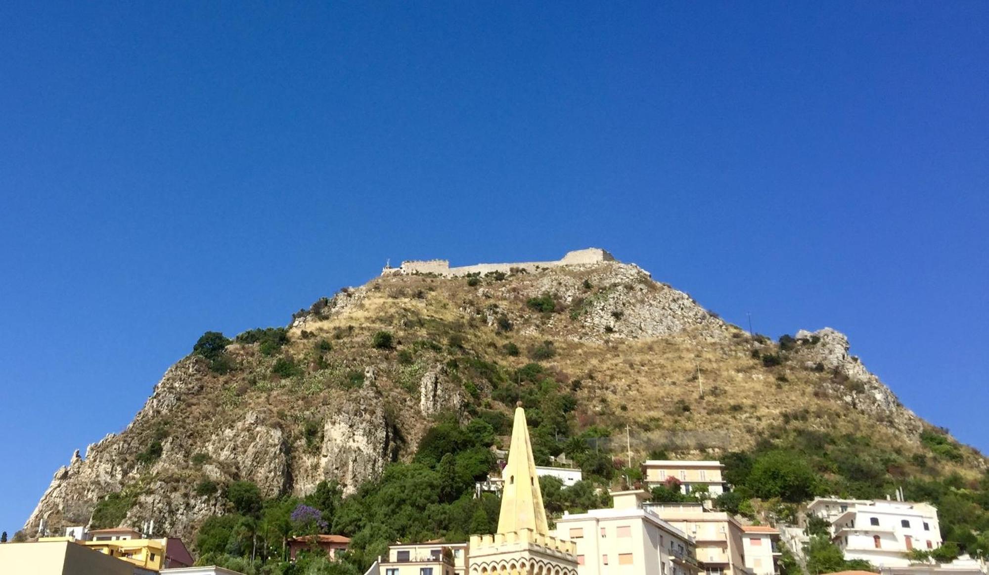Casa Arico & Shatulle Taormina