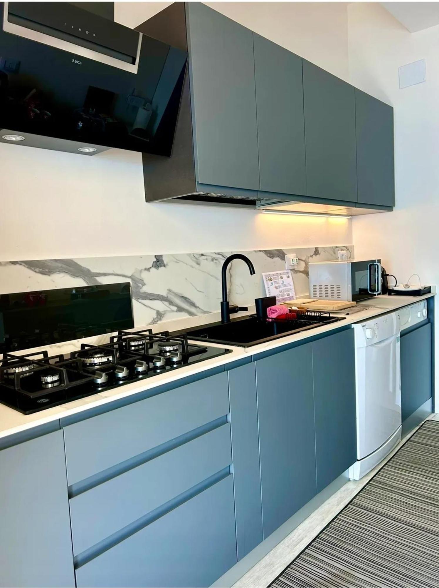 Apartment Spacious In With Sea View And Balconies *