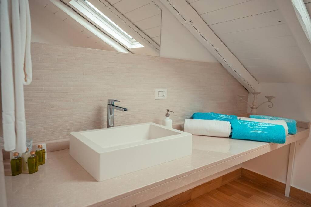 Private Modern In Villa *