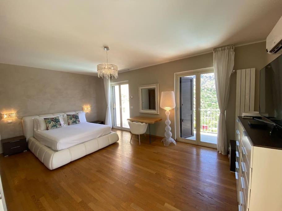Private Modern In Villa