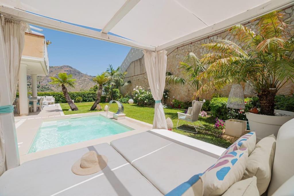 Private Modern In Villa