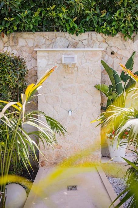 Private Modern In Villa Taormina