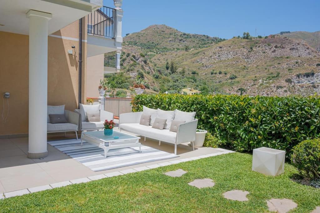 Private Modern In Villa Taormina